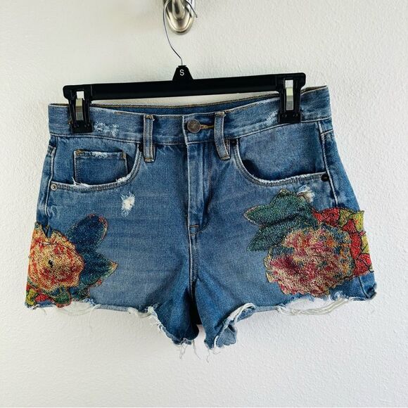 Blank NYC Pants - Blank NYC The Barrow Cutoff Shorts Flower Patches Size 26